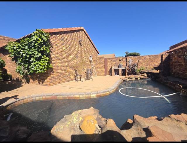 3 BEDROOM TOWNHOUSE FOR SALE IN BRACKENDOWNS